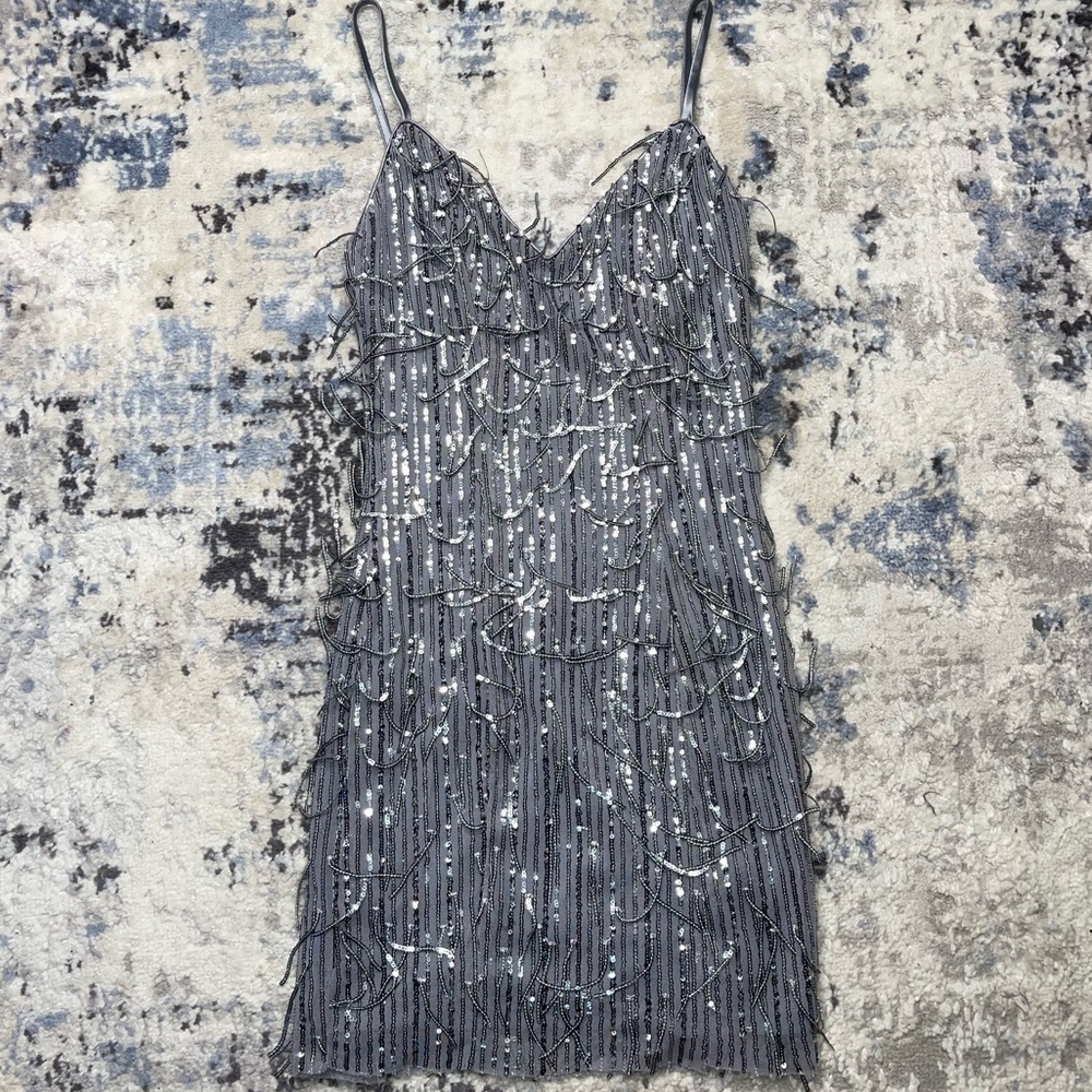 Lulus Party Favorite Grey Sequin Fringe Bodycon Mini Dress size small - Picture 4 of 4